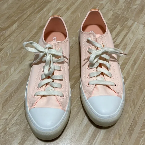 Converse - Picture 3 of 5